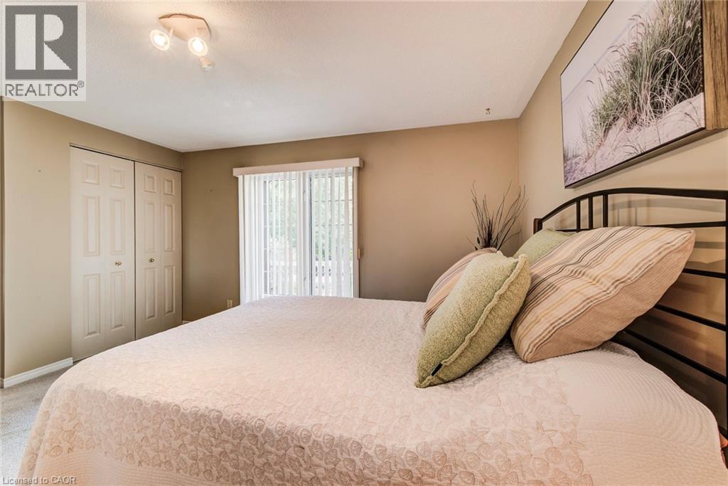 Photo 16 of 33 Summit Crescent, New Hamburg ON