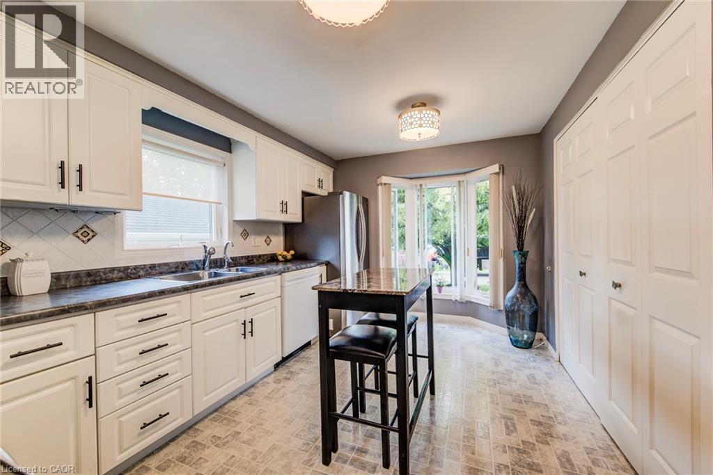 Photo 42 of 33 Summit Crescent, New Hamburg ON