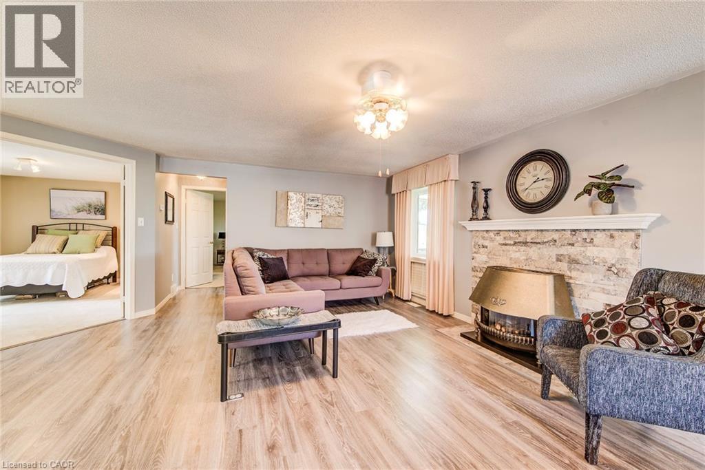 Photo 33 of 33 Summit Crescent, New Hamburg ON