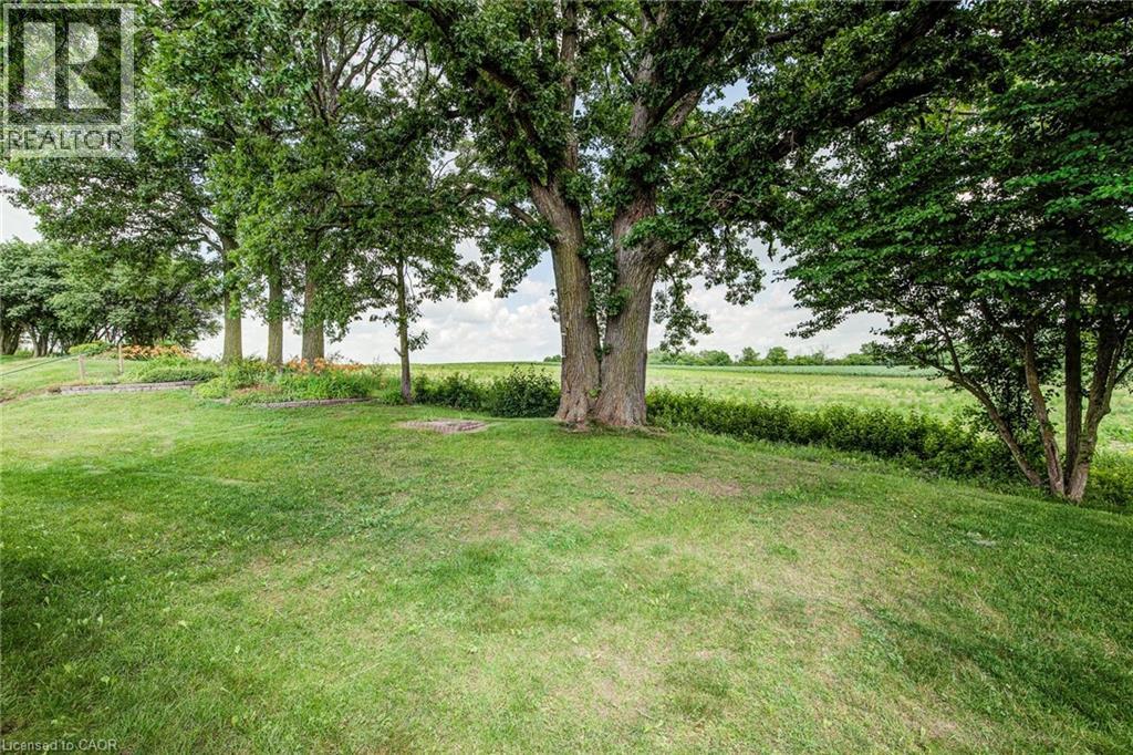 Photo 36 of 33 Summit Crescent, New Hamburg ON