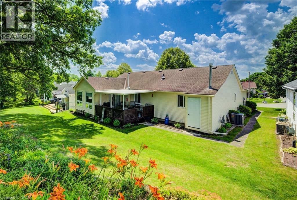 Photo 19 of 33 Summit Crescent, New Hamburg ON