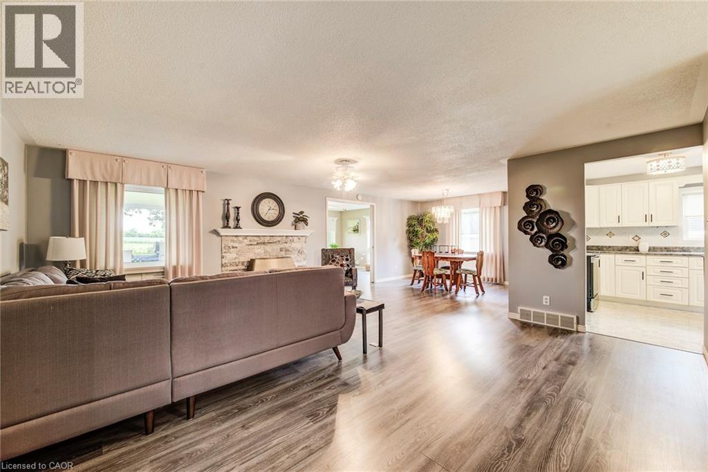 Photo 26 of 33 Summit Crescent, New Hamburg ON