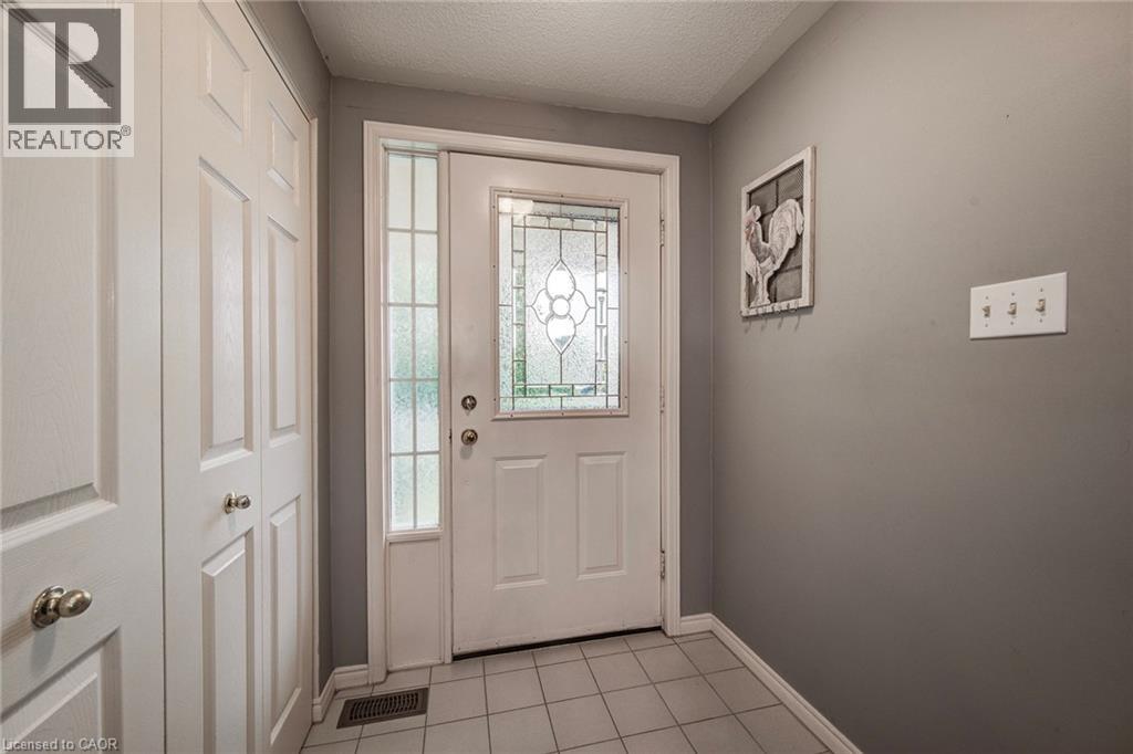 Photo 8 of 33 Summit Crescent, New Hamburg ON