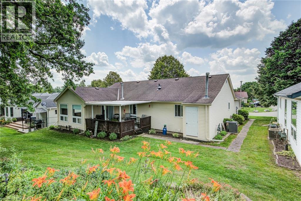 Photo 44 of 33 Summit Crescent, New Hamburg ON