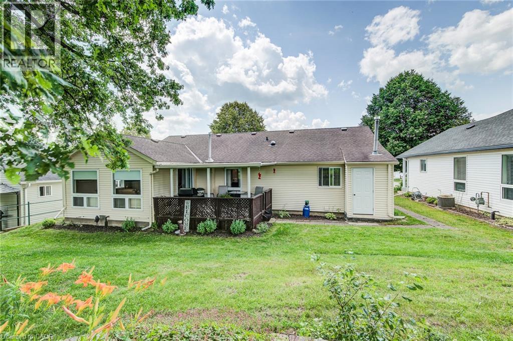 Photo 29 of 33 Summit Crescent, New Hamburg ON