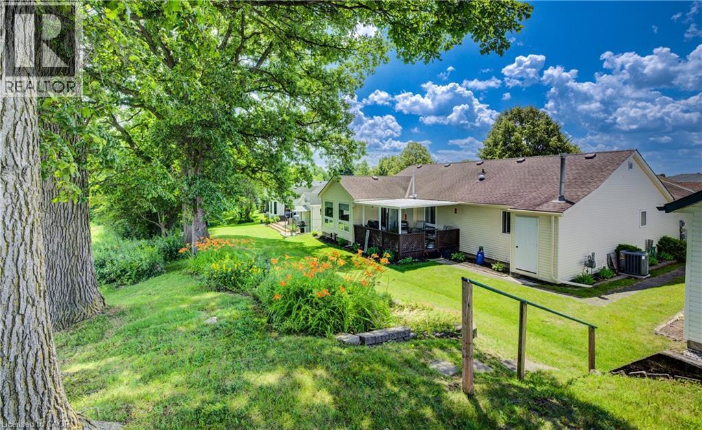 Photo 39 of 33 Summit Crescent, New Hamburg ON