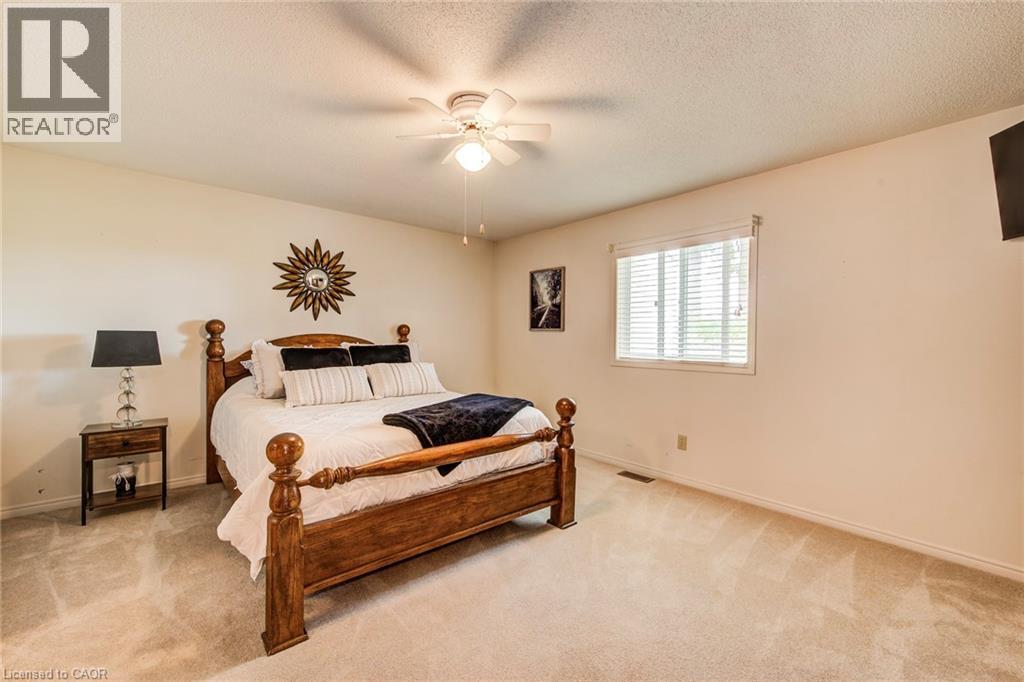Photo 32 of 33 Summit Crescent, New Hamburg ON