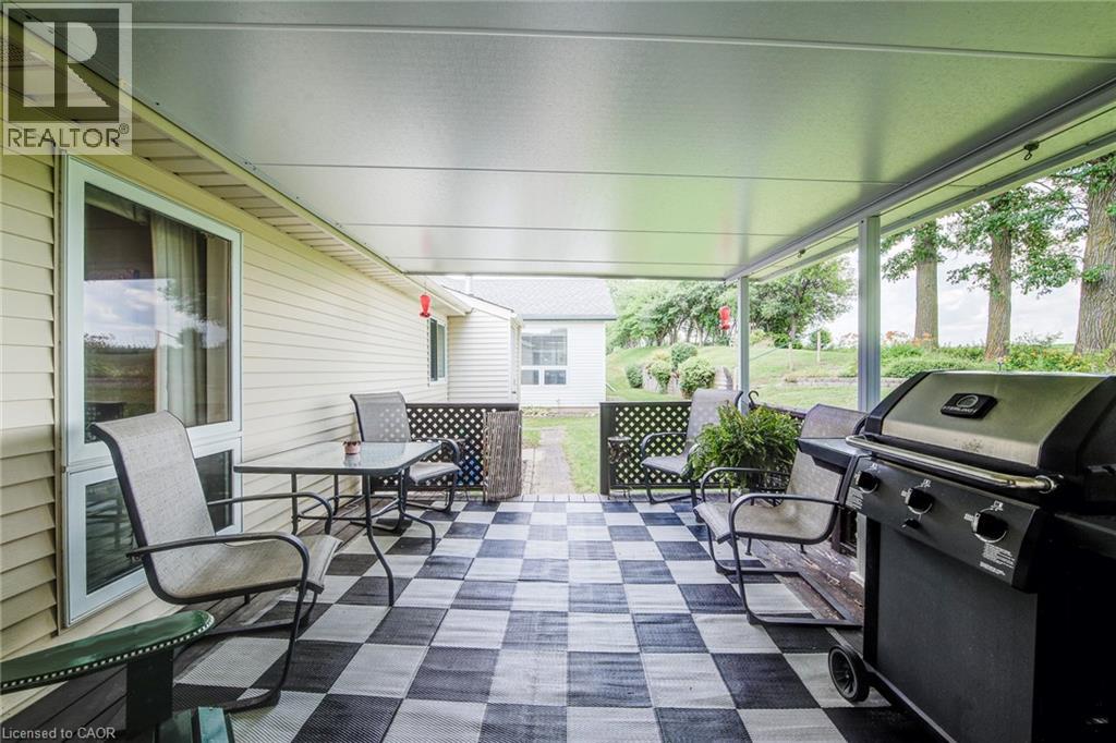Photo 24 of 33 Summit Crescent, New Hamburg ON