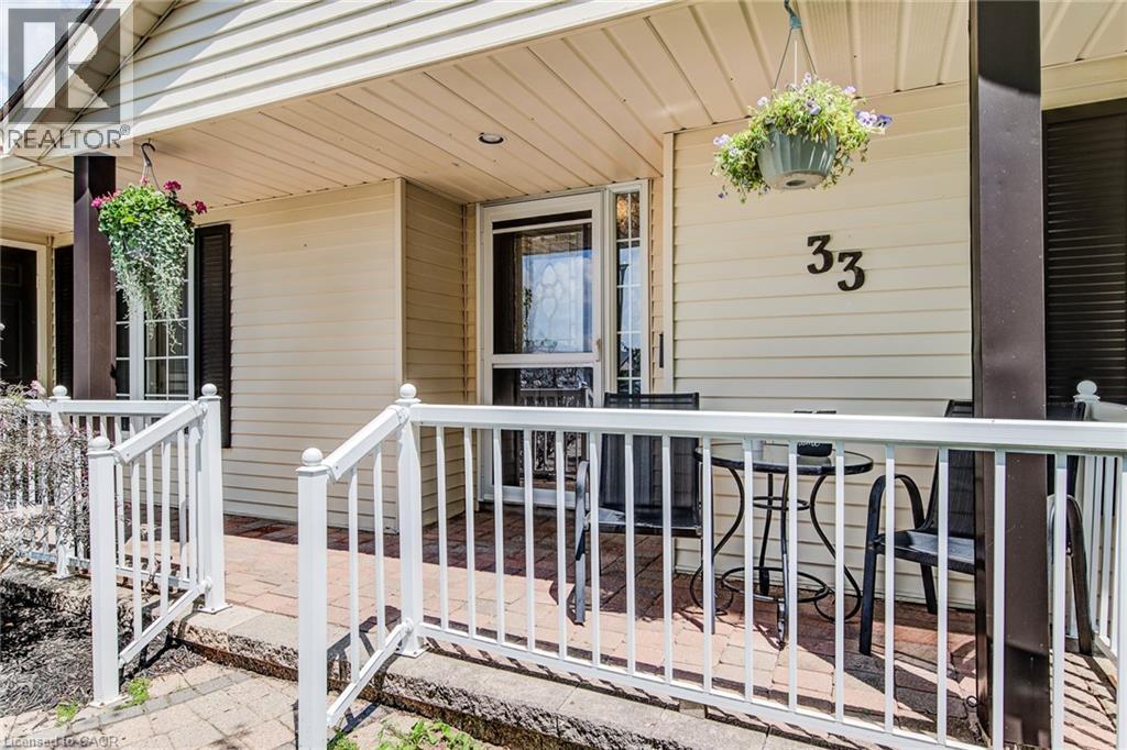 Photo 22 of 33 Summit Crescent, New Hamburg ON