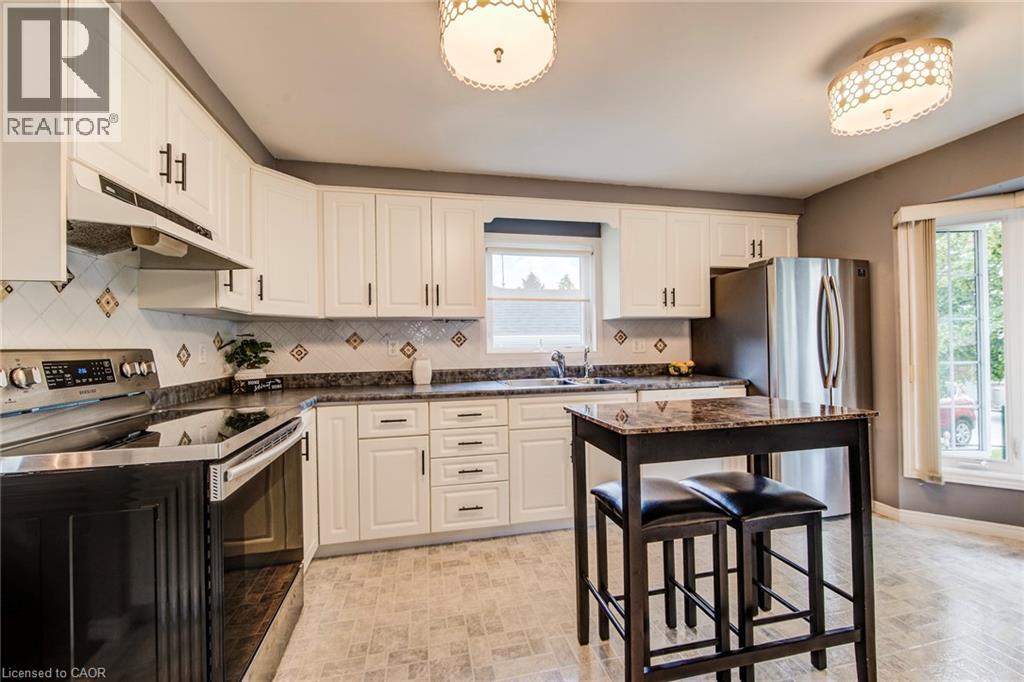 Photo 14 of 33 Summit Crescent, New Hamburg ON