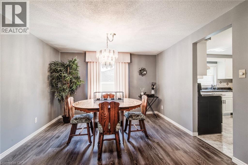Photo 4 of 33 Summit Crescent, New Hamburg ON