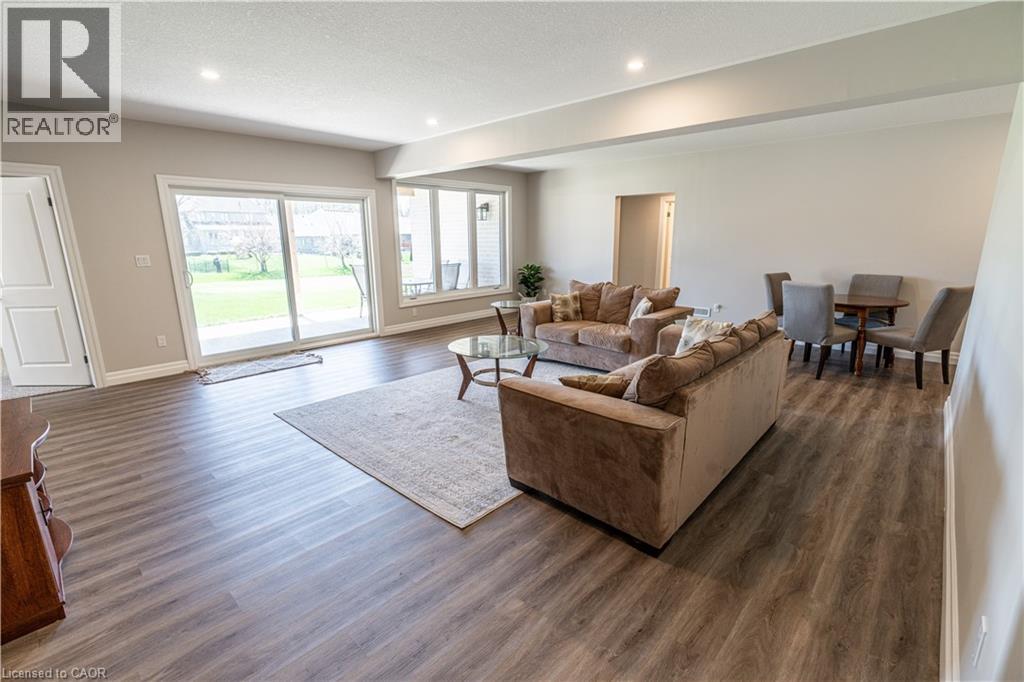 Photo 13 of 15 Hudson Drive, Brantford ON