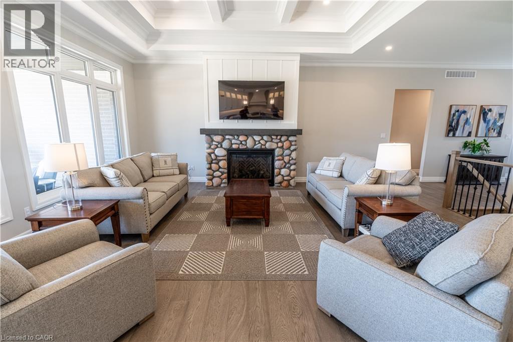 Photo 8 of 15 Hudson Drive, Brantford ON