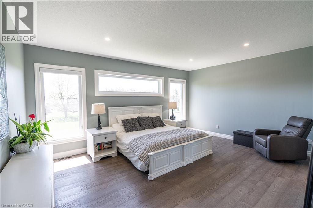 Photo 23 of 15 Hudson Drive, Brantford ON