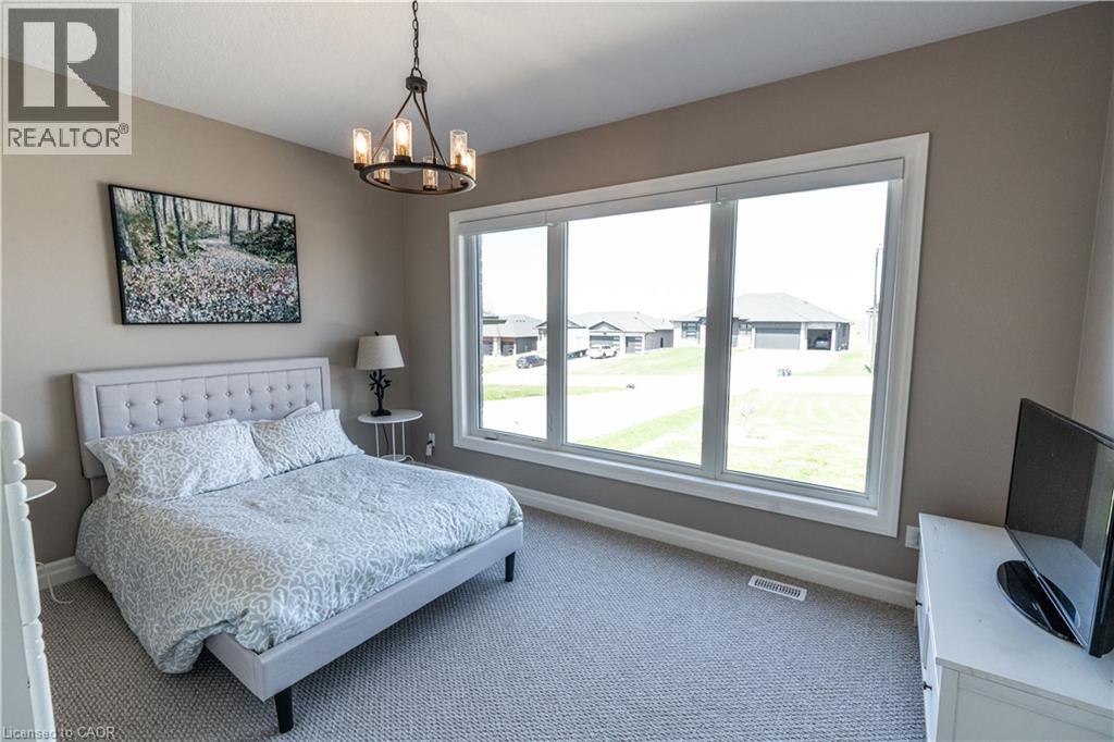 Photo 22 of 15 Hudson Drive, Brantford ON