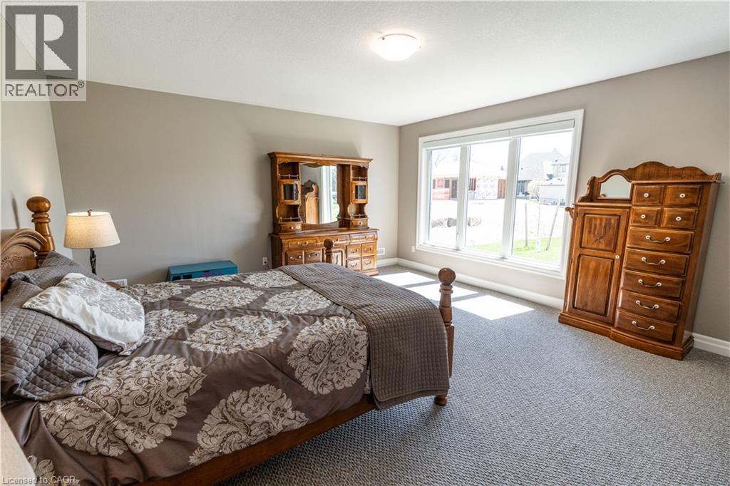 Photo 5 of 15 Hudson Drive, Brantford ON