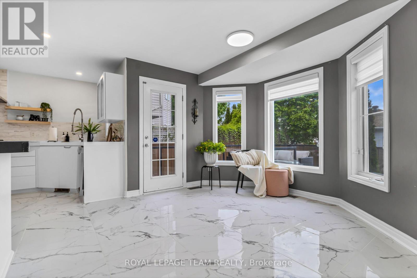 Photo 11 of 3728 Mountain Meadows Crescent, Ottawa ON