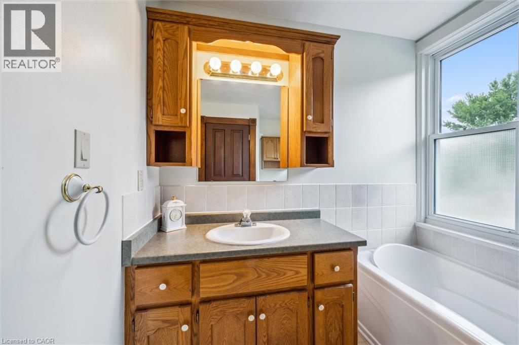 Photo 16 of 622 624 Dolph Street N, Cambridge ON