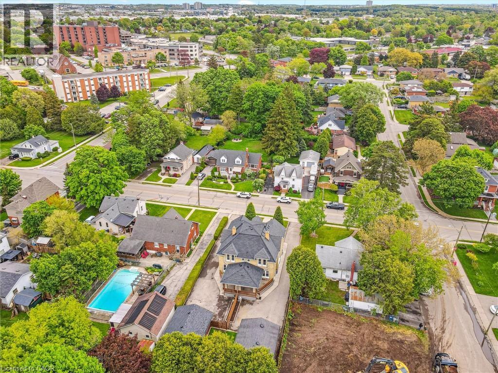 Photo 13 of 622 624 Dolph Street N, Cambridge ON