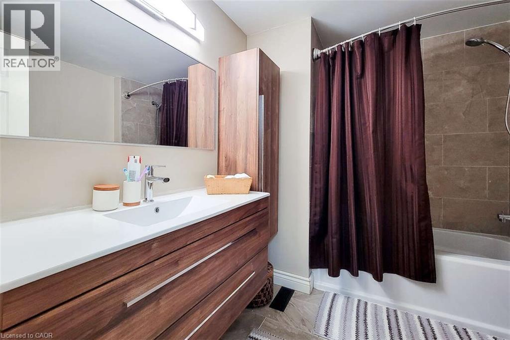 Photo 3 of 339 Macintosh Drive, Stoney Creek ON