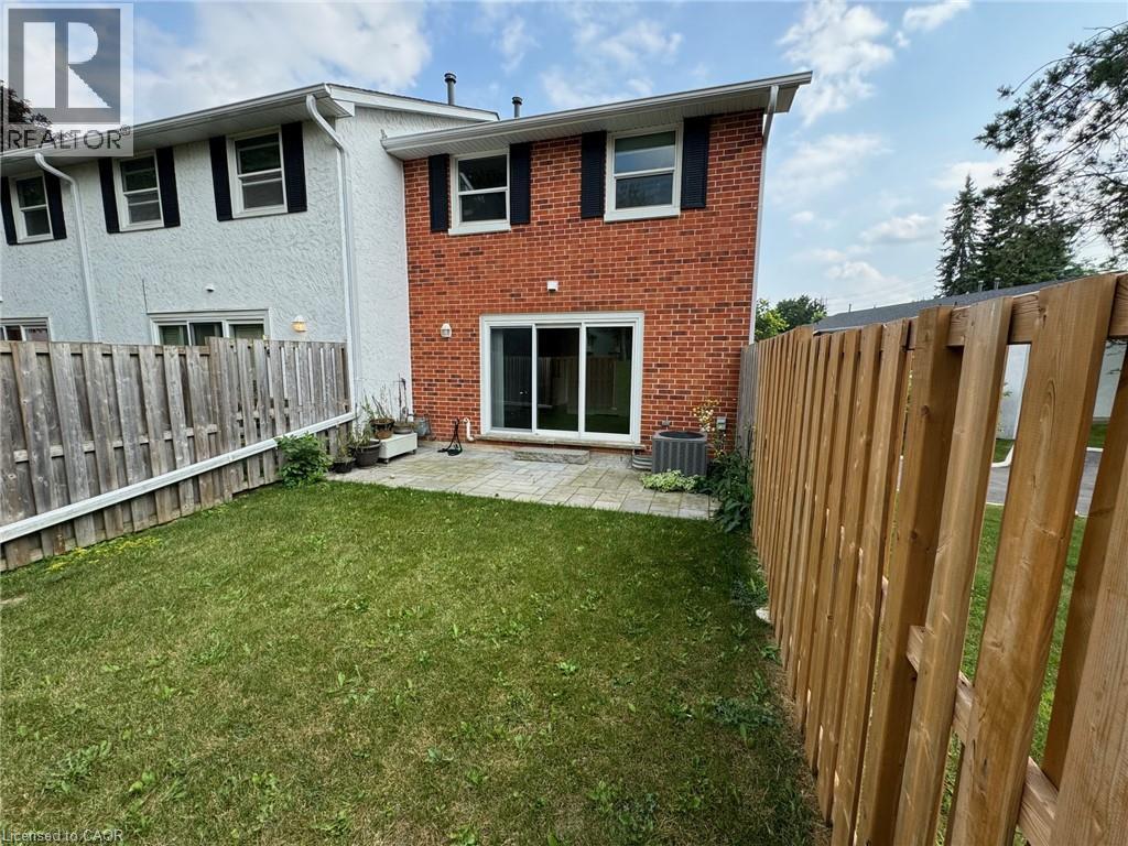 Photo 3 of 411 Keats Way Unit 1, Waterloo ON