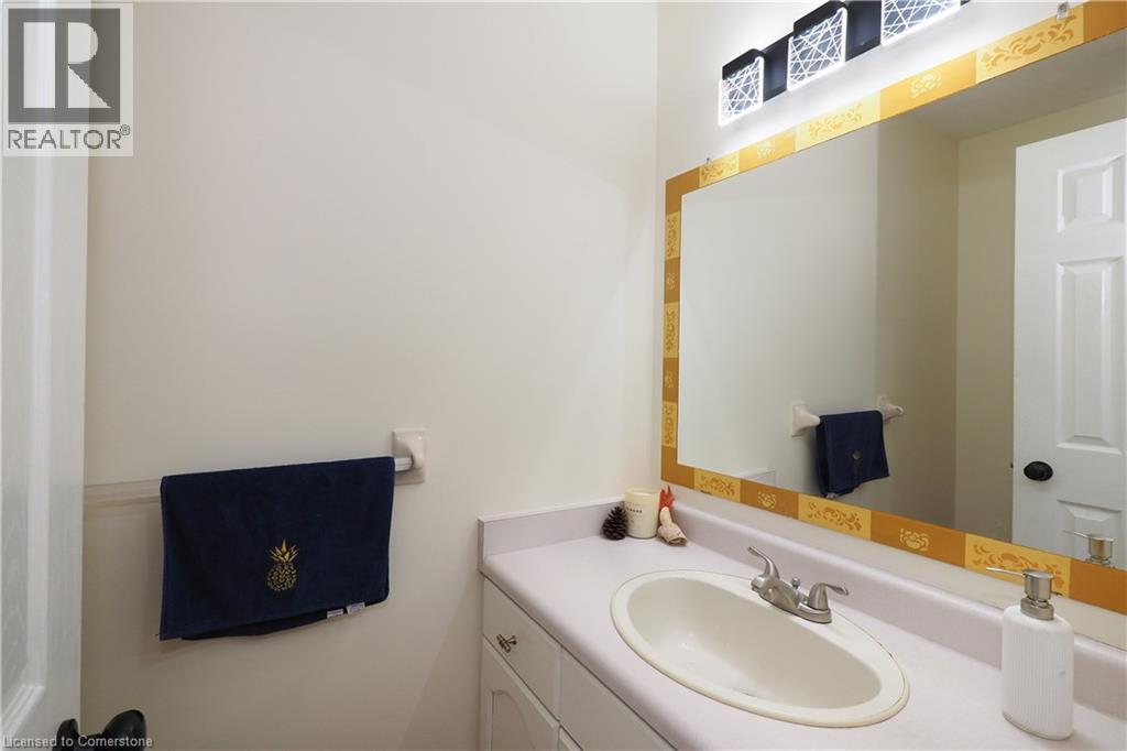 Photo 8 of 48 Lynnvalley Crescent, Kitchener ON