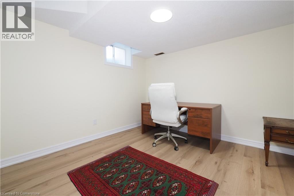 Photo 16 of 48 Lynnvalley Crescent, Kitchener ON