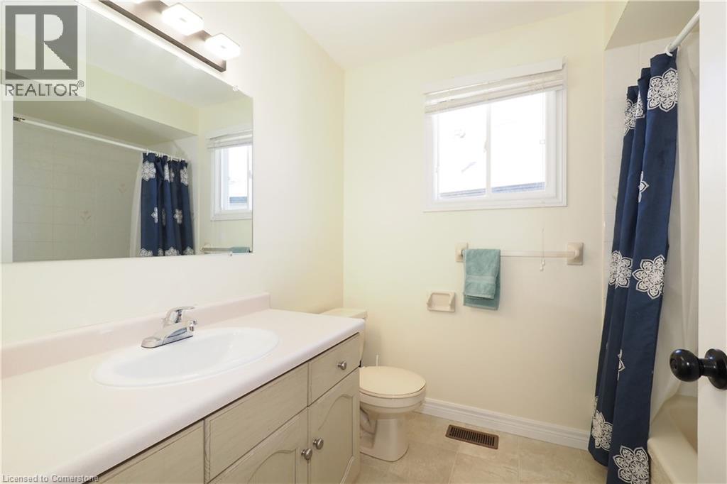 Photo 4 of 48 Lynnvalley Crescent, Kitchener ON