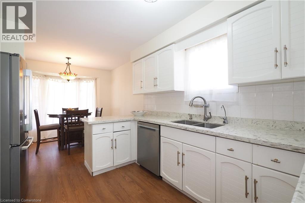 Photo 37 of 48 Lynnvalley Crescent, Kitchener ON