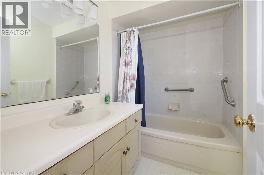 Photo 35 of 48 Lynnvalley Crescent, Kitchener ON