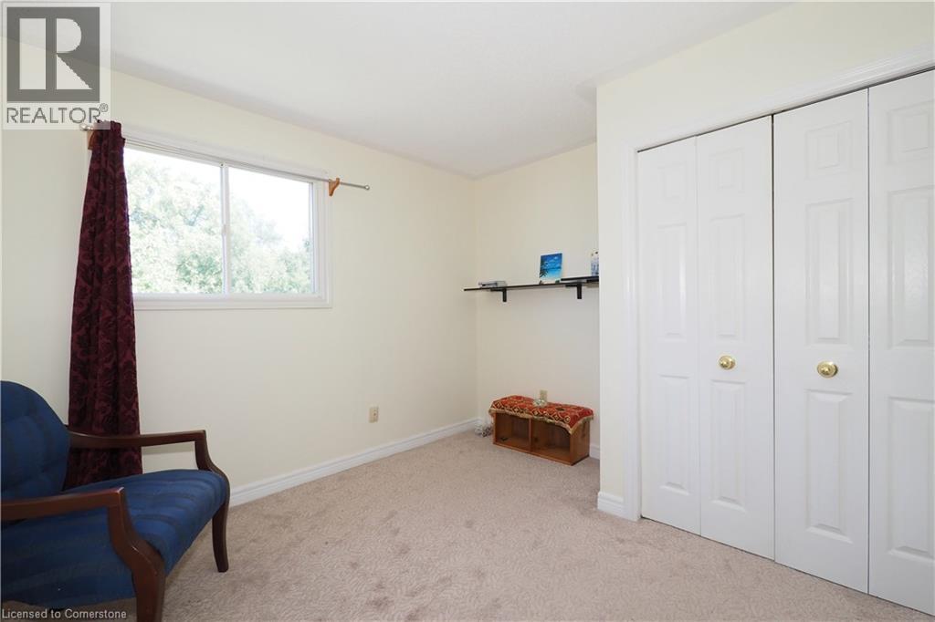 Photo 3 of 48 Lynnvalley Crescent, Kitchener ON