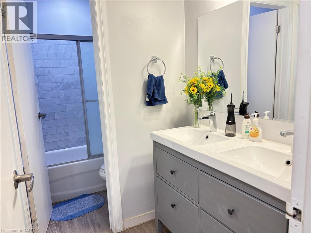 Photo 3 of 91 Westmount Road N Unit 3, Waterloo ON
