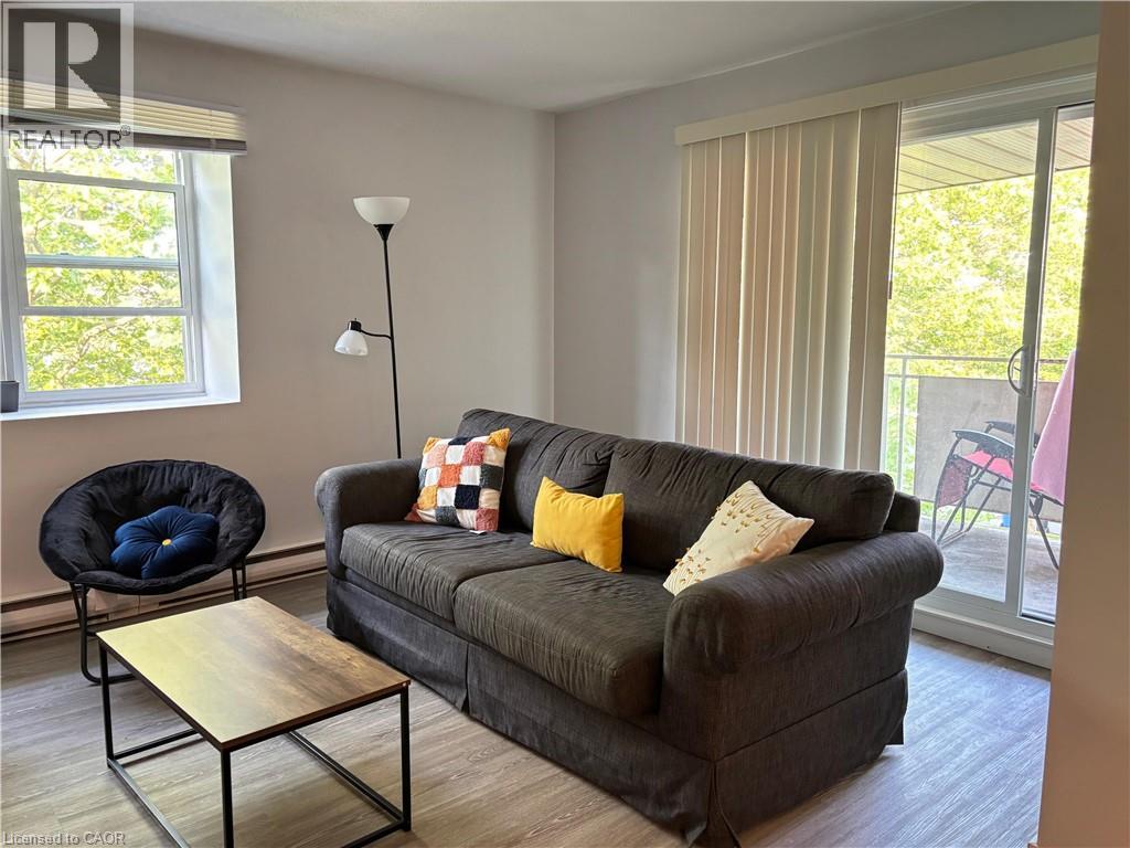 Photo 4 of 91 Westmount Road N Unit 3, Waterloo ON