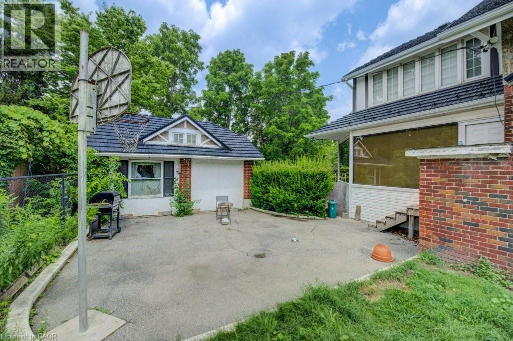 Photo 10 of 2032 Coronation Avenue, Cambridge ON