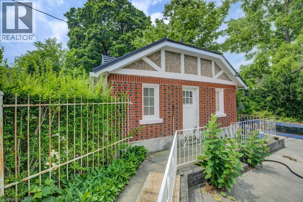 Photo 9 of 2032 Coronation Avenue, Cambridge ON