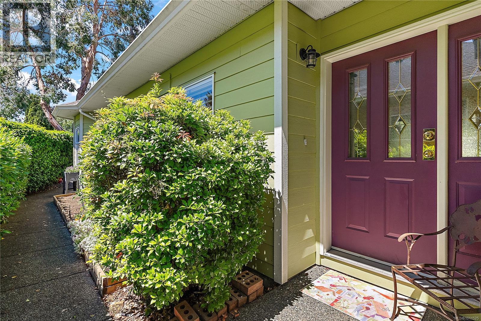 Photo 7 of 7952 Polo Park Cres, Central Saanich BC