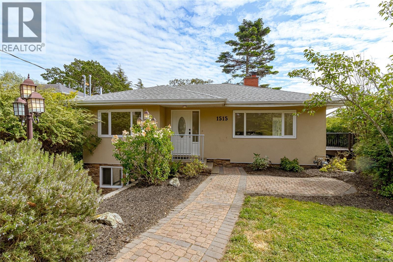 Photo 1 of 1515 Arrow Rd, Saanich BC