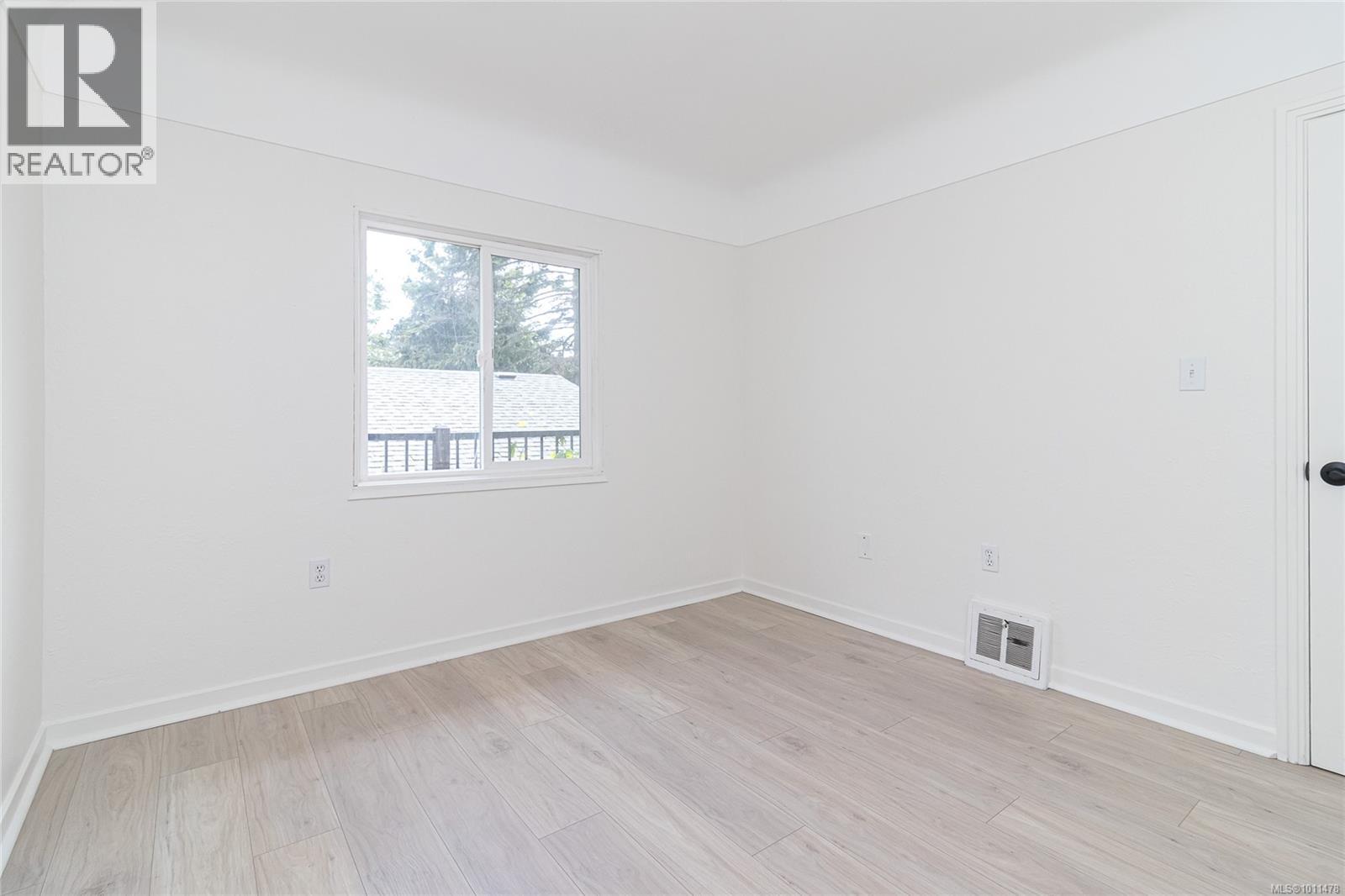 Photo 10 of 1515 Arrow Rd, Saanich BC