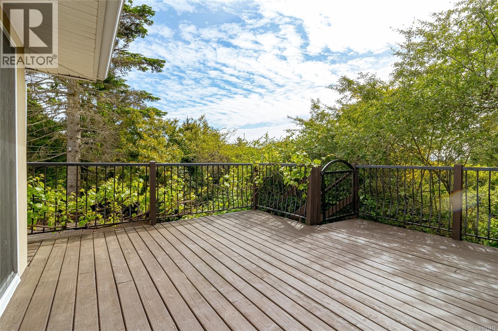 Photo 13 of 1515 Arrow Rd, Saanich BC