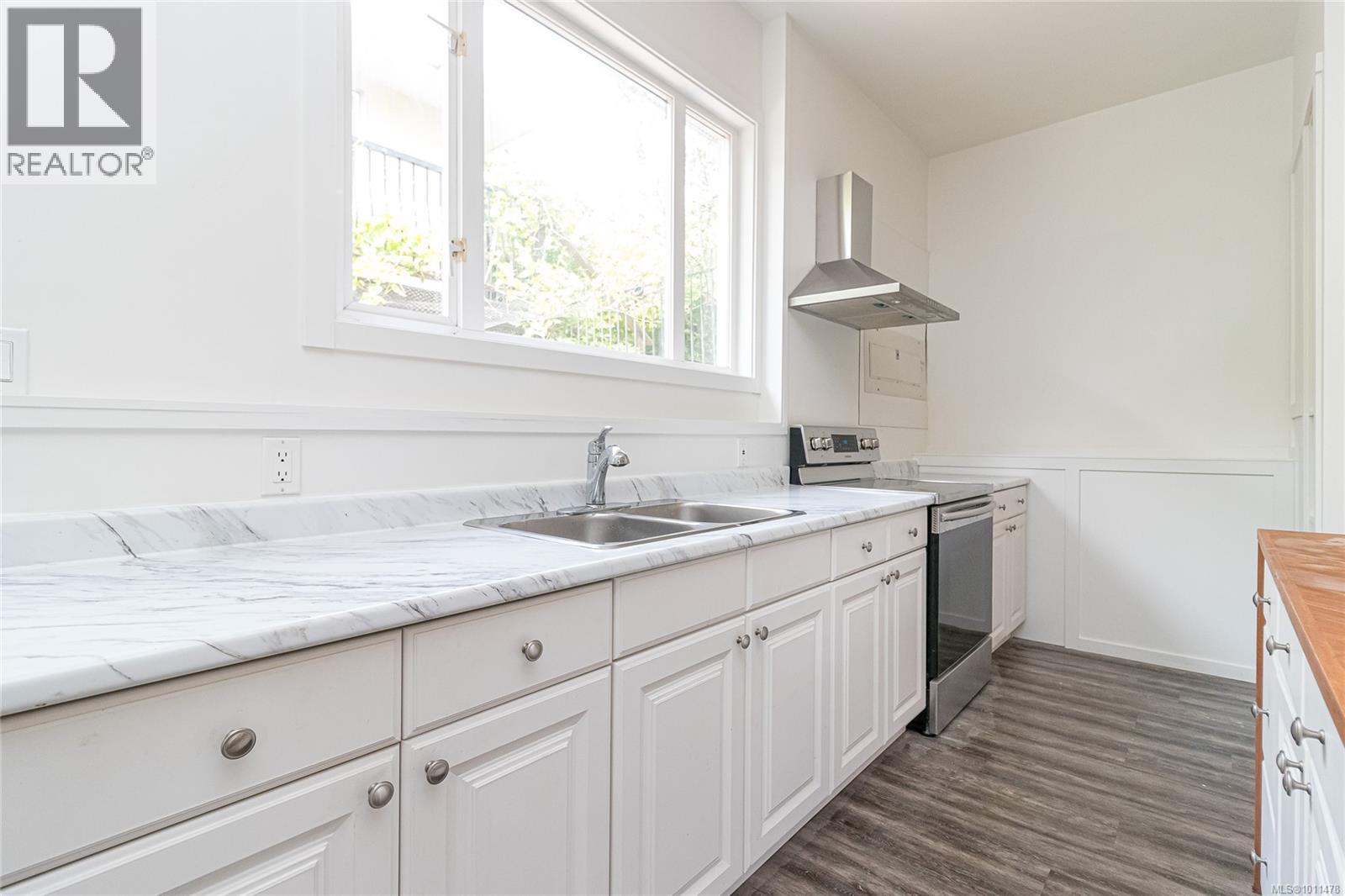Photo 16 of 1515 Arrow Rd, Saanich BC