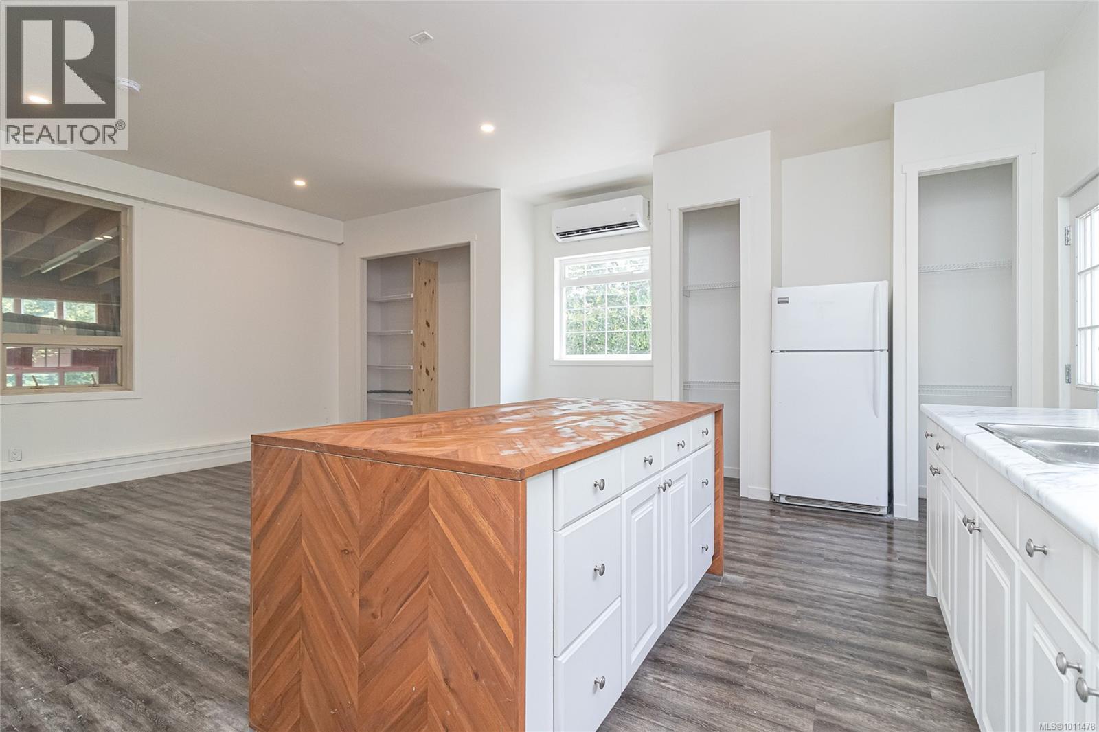 Photo 18 of 1515 Arrow Rd, Saanich BC