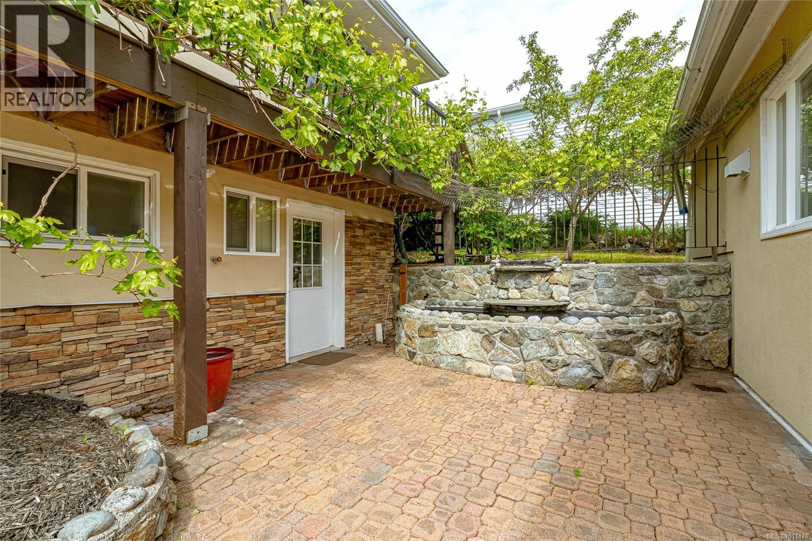 Photo 24 of 1515 Arrow Rd, Saanich BC
