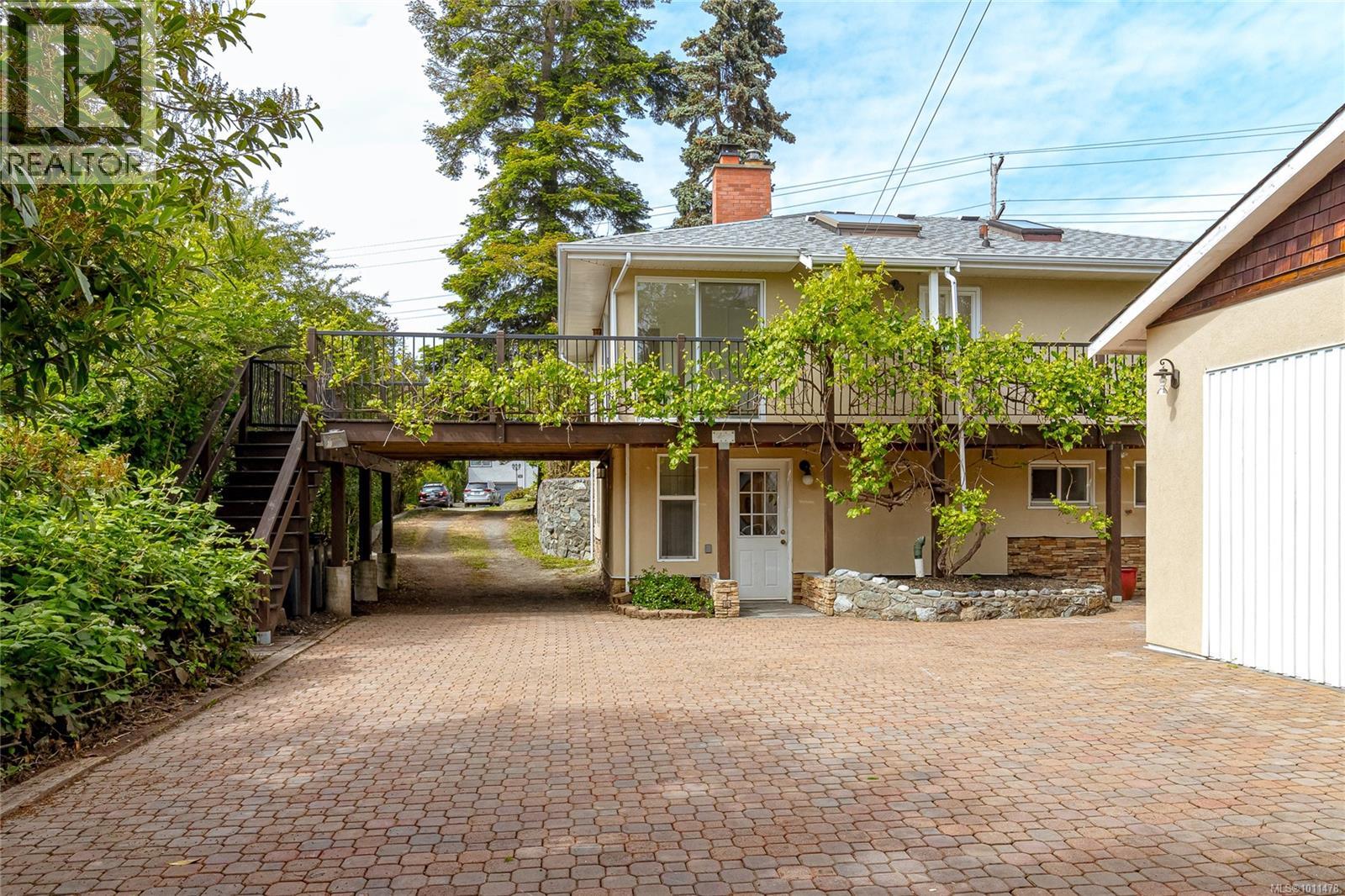 Photo 25 of 1515 Arrow Rd, Saanich BC