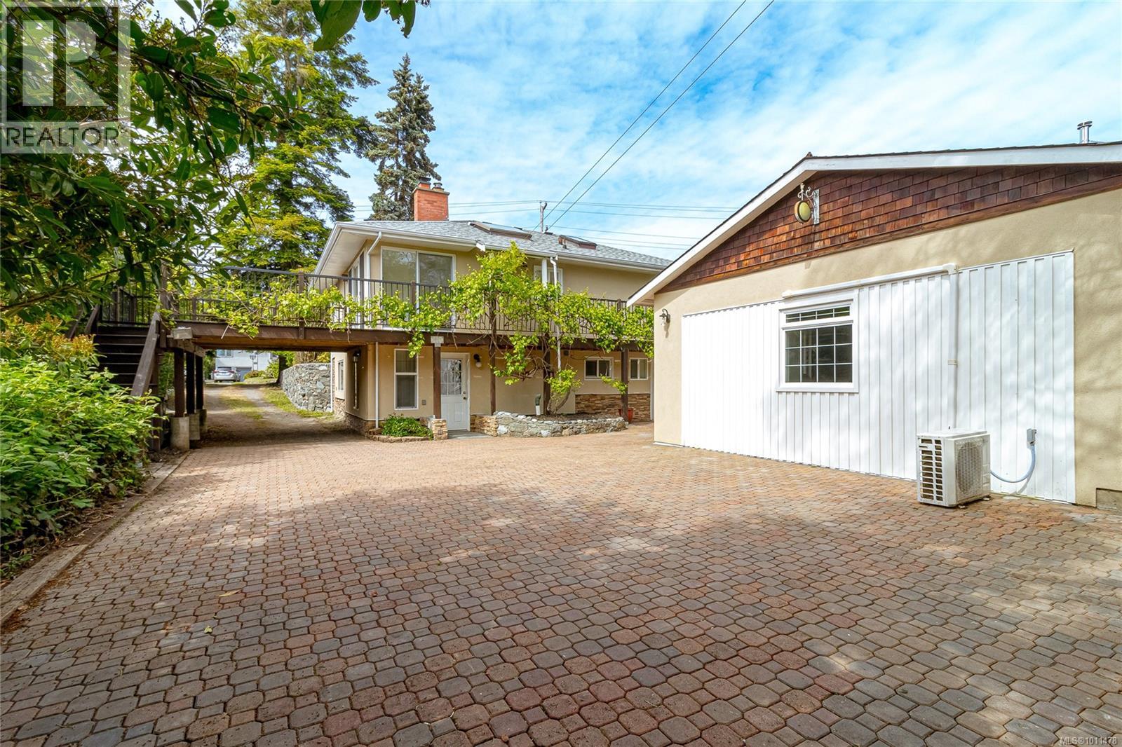 Photo 26 of 1515 Arrow Rd, Saanich BC