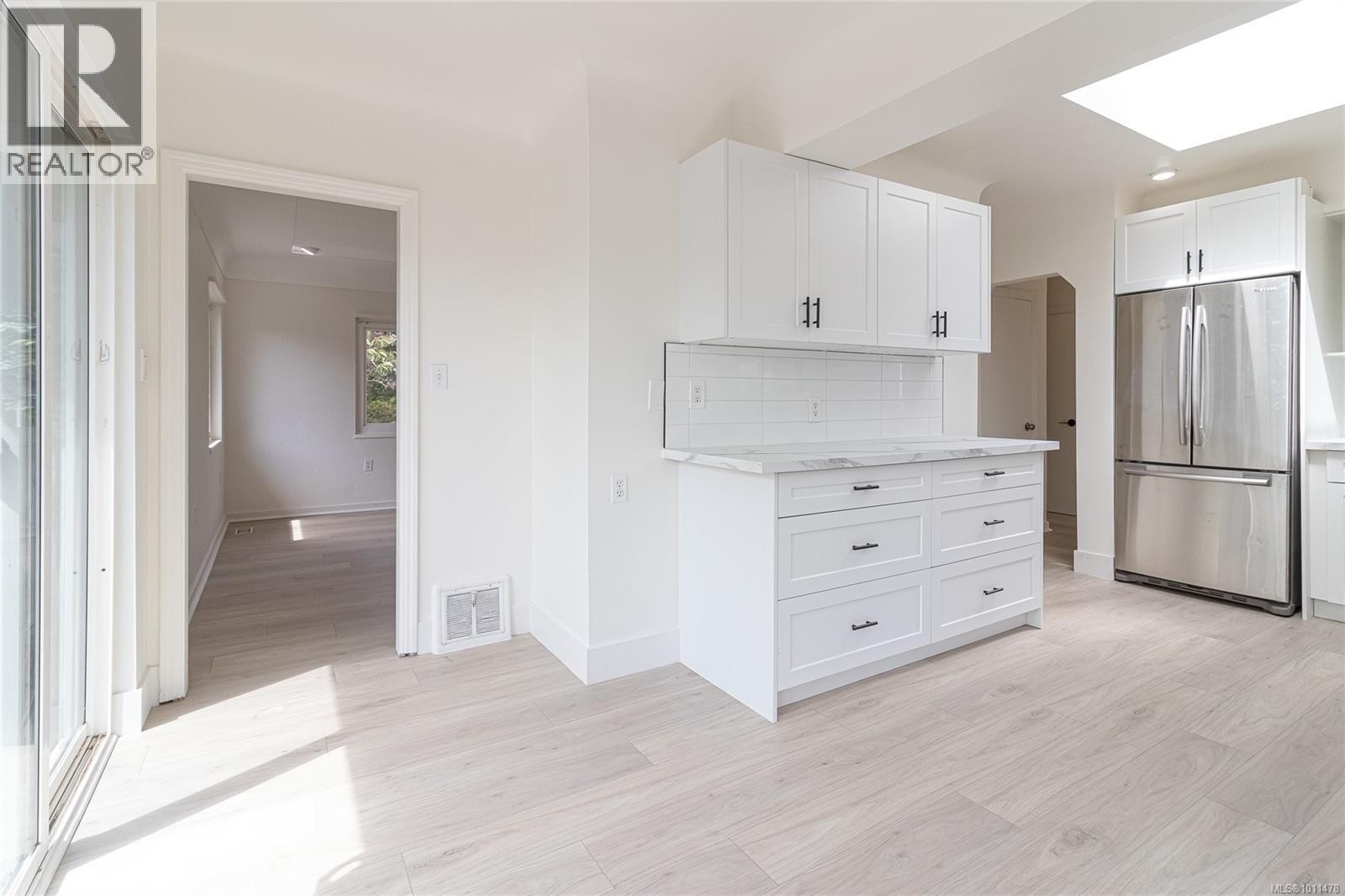 Photo 4 of 1515 Arrow Rd, Saanich BC