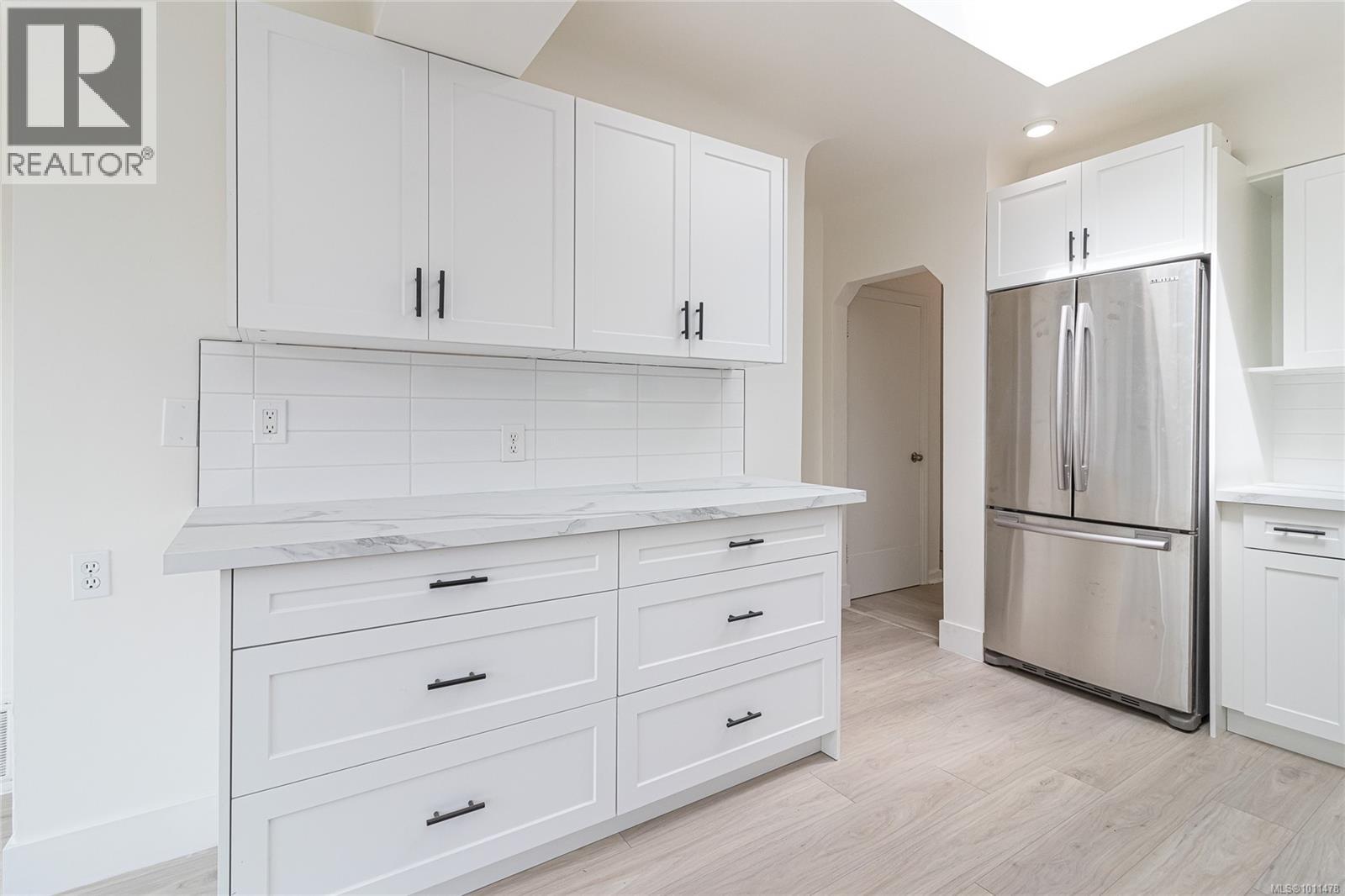 Photo 5 of 1515 Arrow Rd, Saanich BC