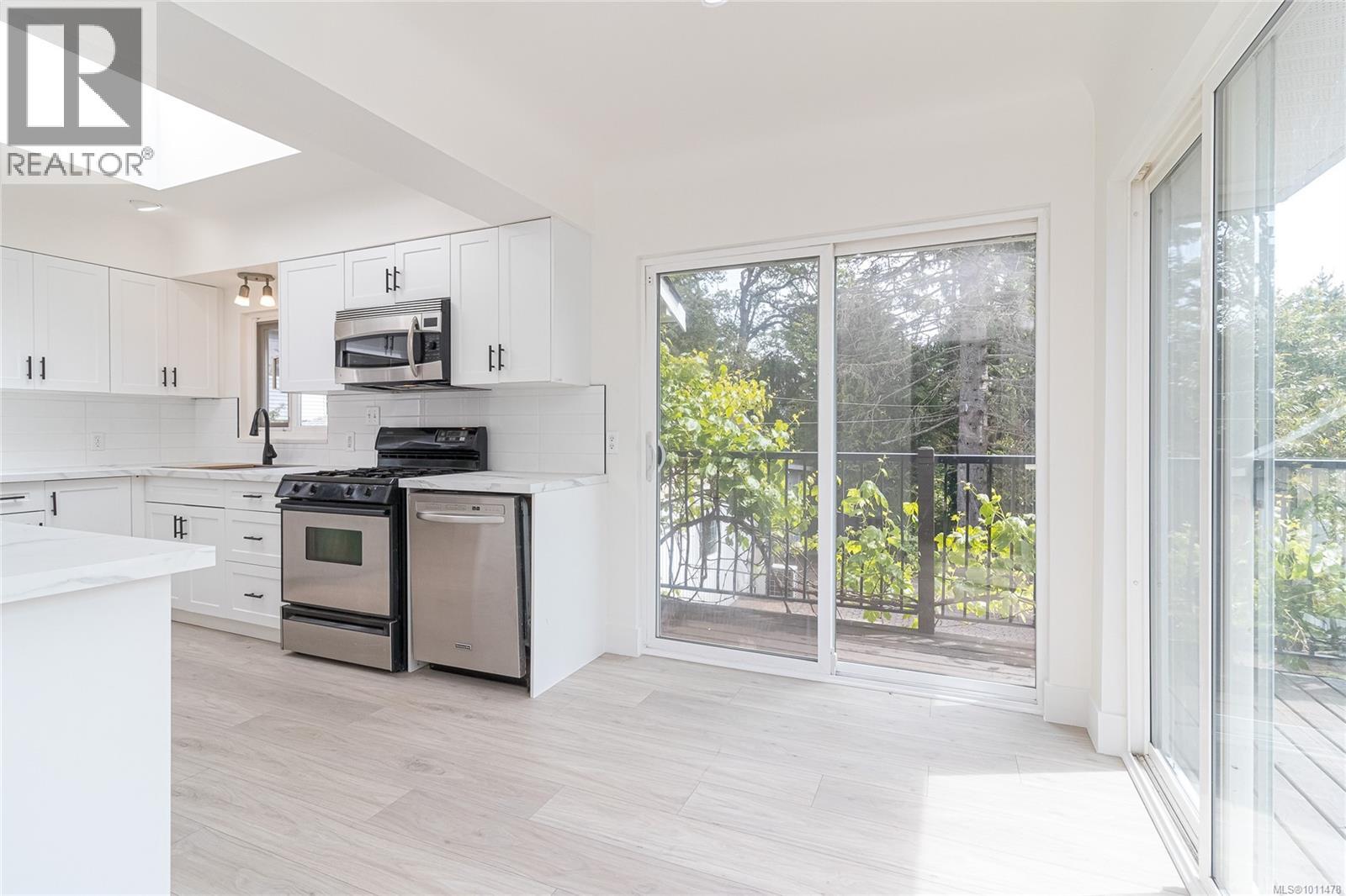 Photo 6 of 1515 Arrow Rd, Saanich BC