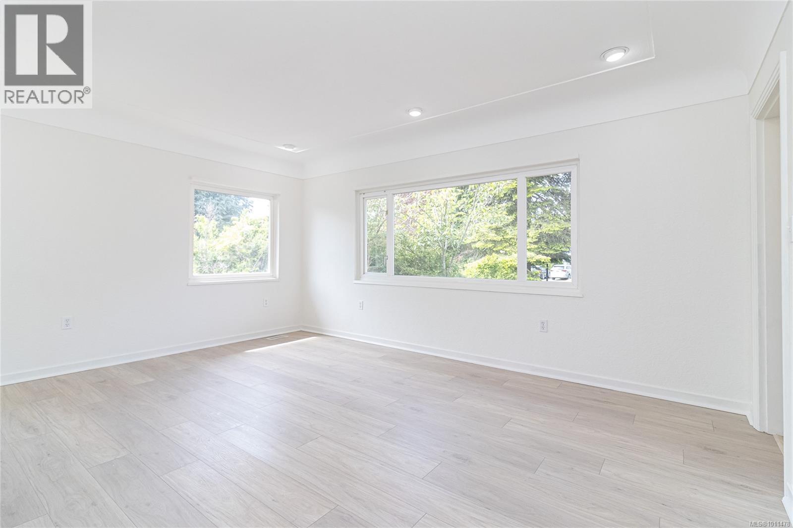 Photo 9 of 1515 Arrow Rd, Saanich BC