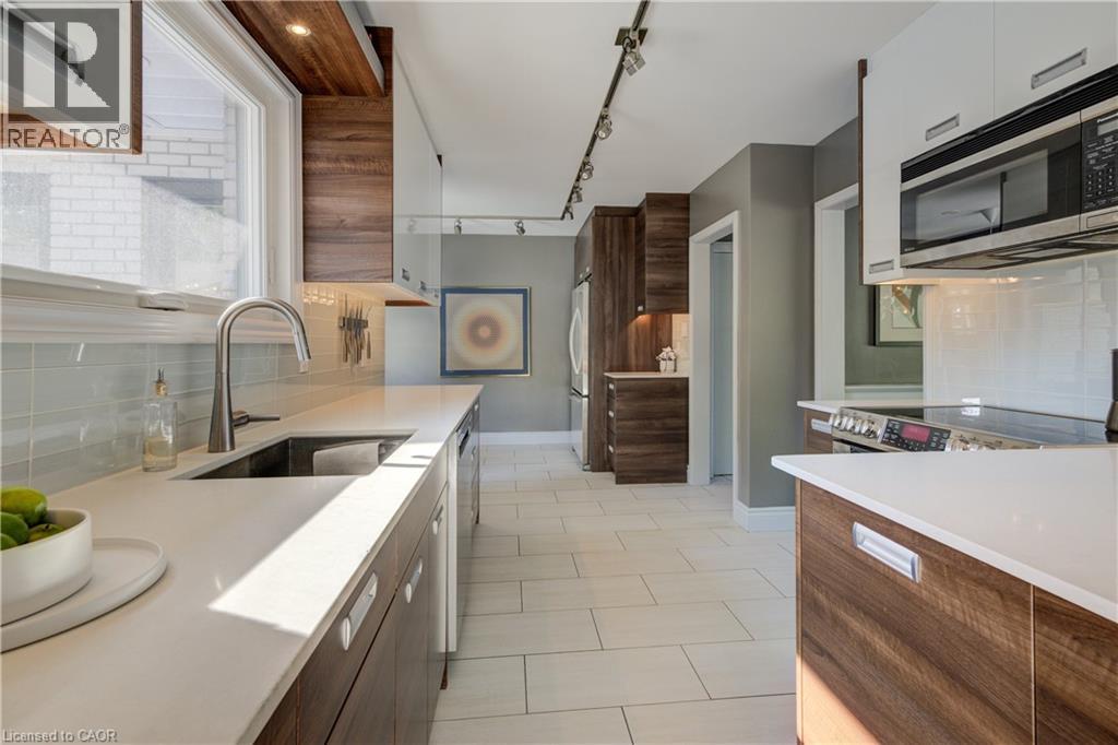 Photo 39 of 75 Somerset Crescent, Waterloo ON