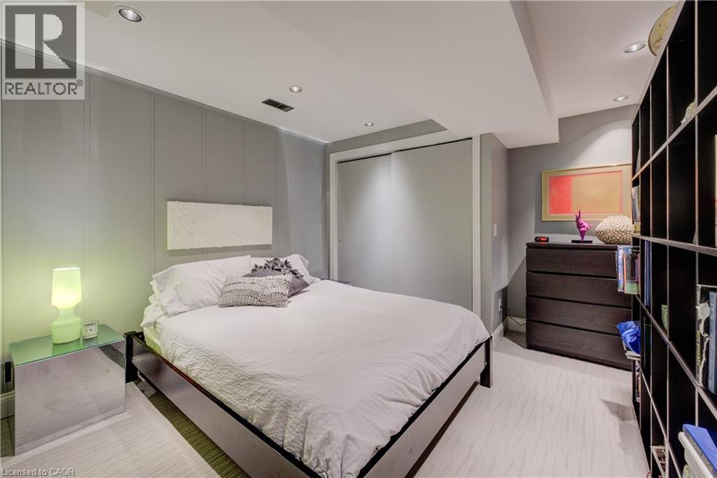 Photo 43 of 75 Somerset Crescent, Waterloo ON